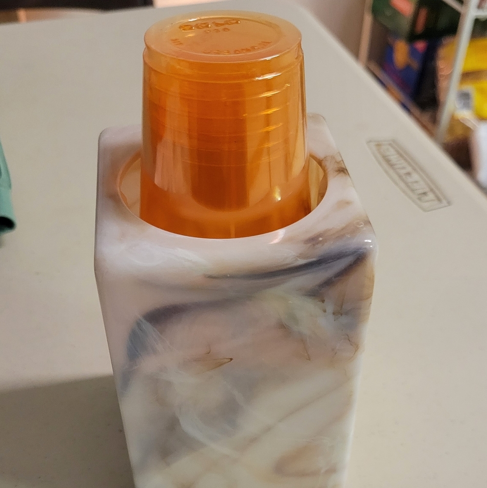 Acrylic marble effect cup holder